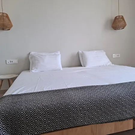 Platon Aparthotel *